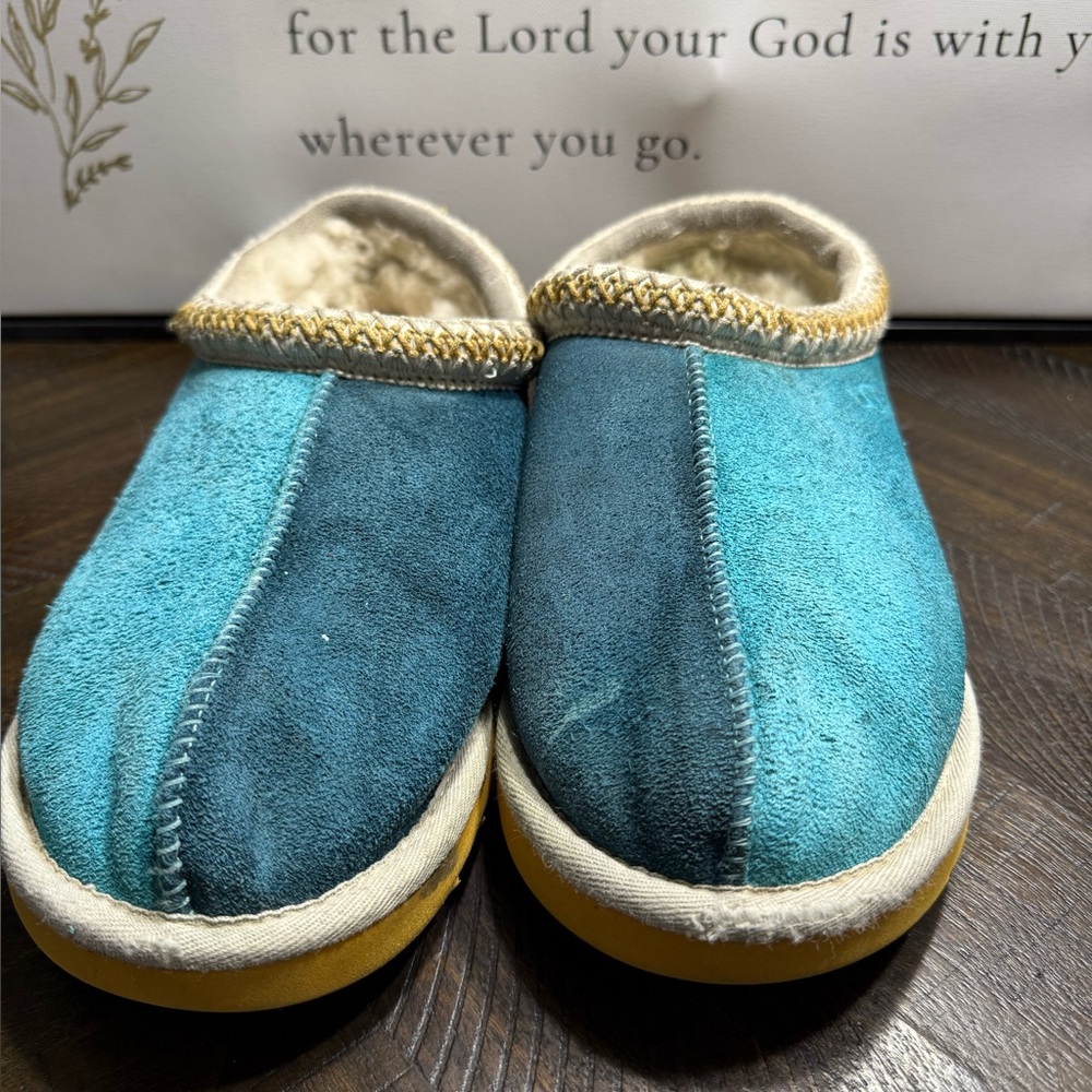 UGG Blue and Yellow Loafers men 10
Box10